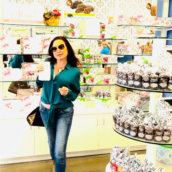 Meet your Posher, Rhea - Picture 2 of 6